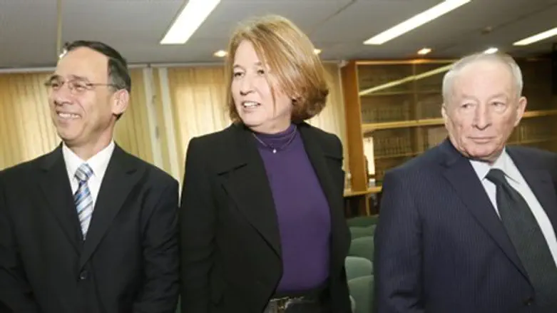 מימין: יהודה וינשטיין, ציפי לבני ושי ניצן