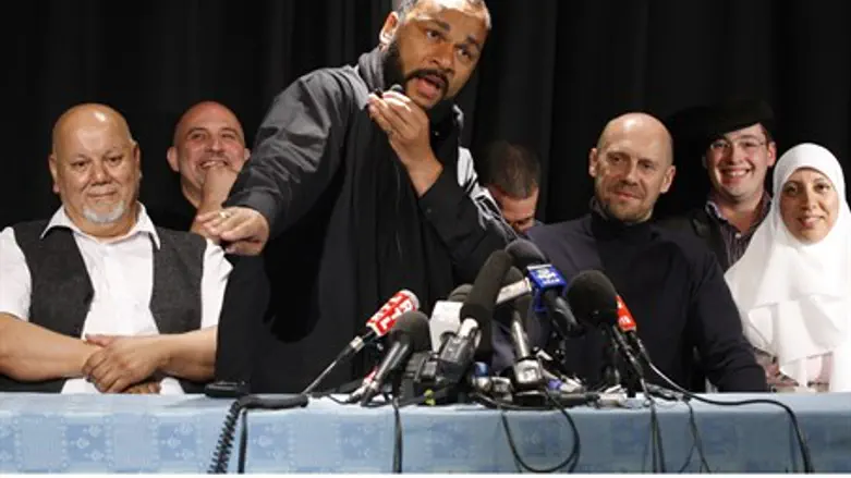 Dieudonne performs the "quenelle" gesture at