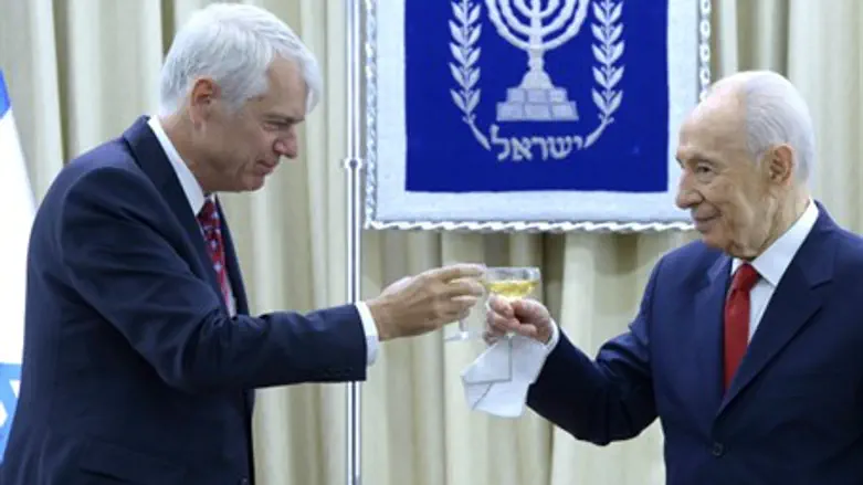 Lars Faaborg-Andersen (left) with President S