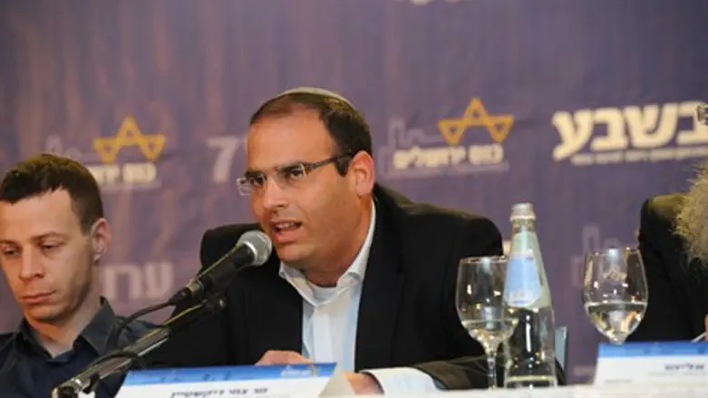 להציב אלטרנטיבה. דיקשטיין