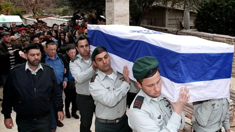 סרן טל נחמן מובא למנוחות