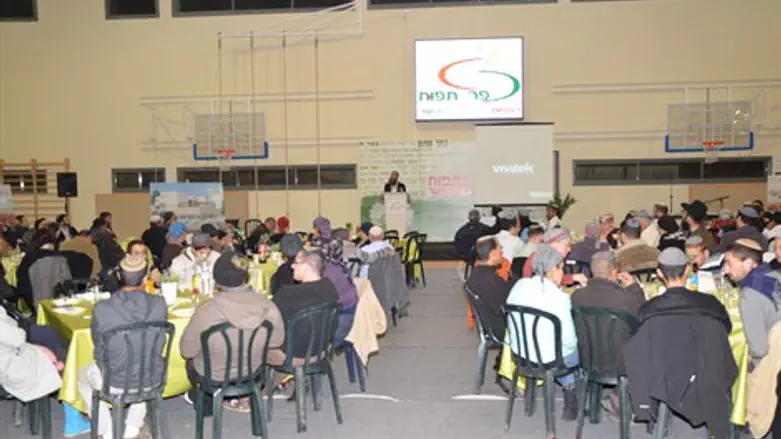 בדרך לבית כנסת חדש. תפוח