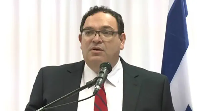 לא לשכוח את החוק. שר החינוך