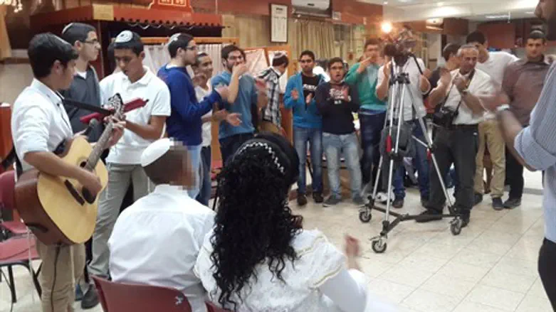 מתגייסים ומשמחים