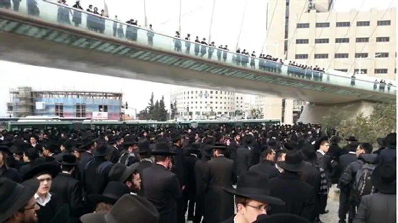 Демонстрация харедим. Иллюстррация