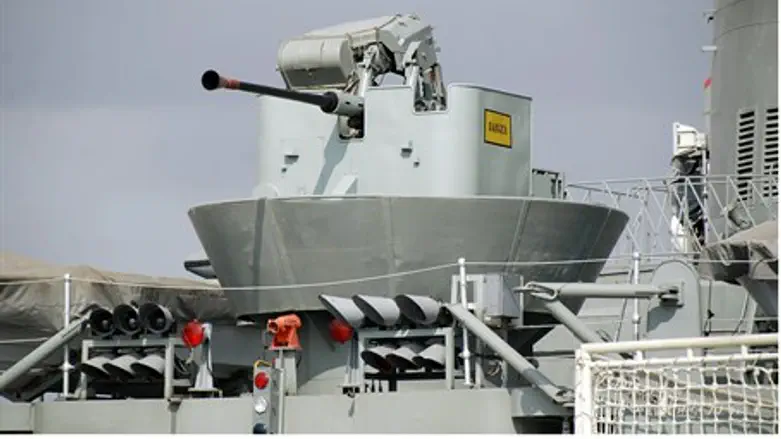 Mounted cannon pictured aboard an Iranian war