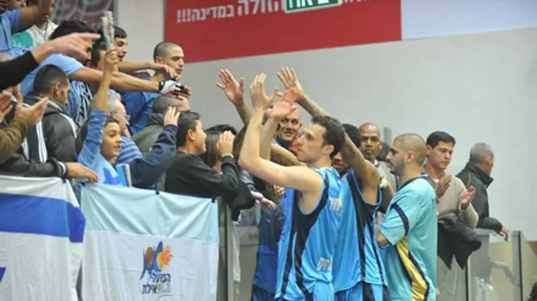 שחקני אילת מודים לאוהדים על התמיכה