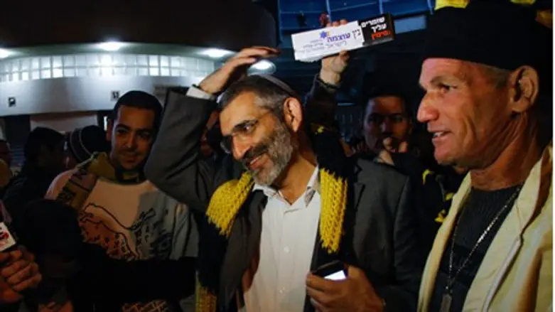Michael Ben-Ari with Beitar fans (file)