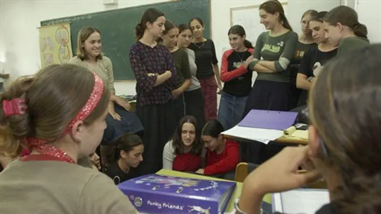 תלמידות אולפנה אולפנית