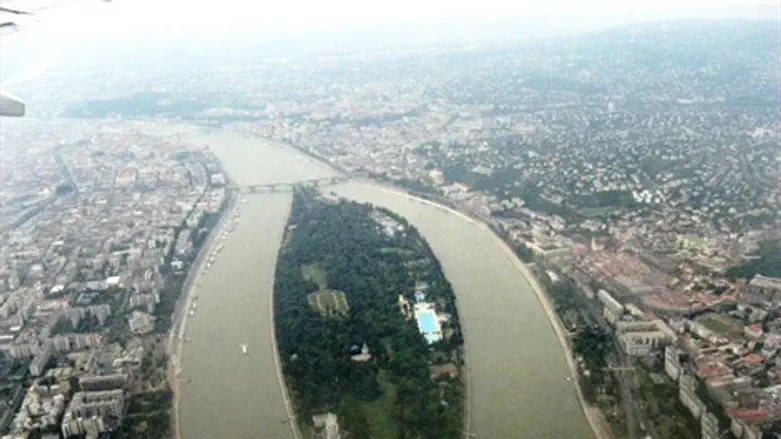 הדנובה בבודפשט בירת הונגריה