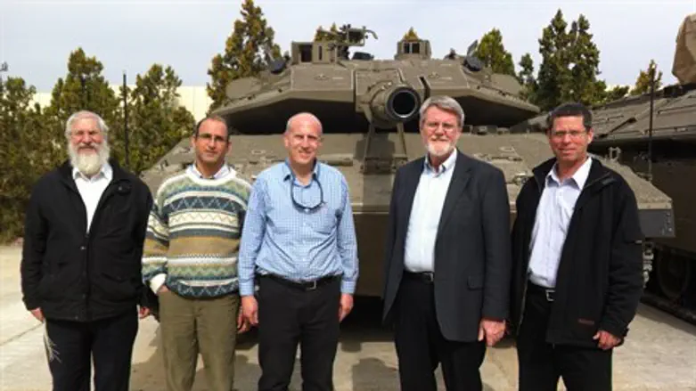 מבקרים בפרויקט המרכבה