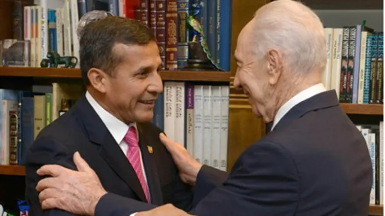 President Shimon Peres at official dinner wit