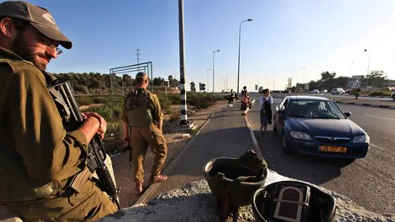 זירת הפיגוע הערב בכיכר אדם