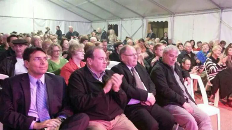 האירוע. הערב