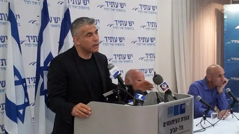 לפיד מגיב לאישור ה"שיויון בנטל"