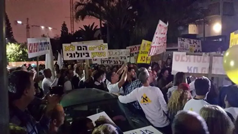 הפגנת האבות