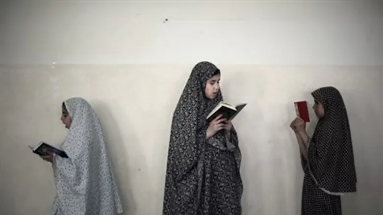 Women in Gaza (illustrative)