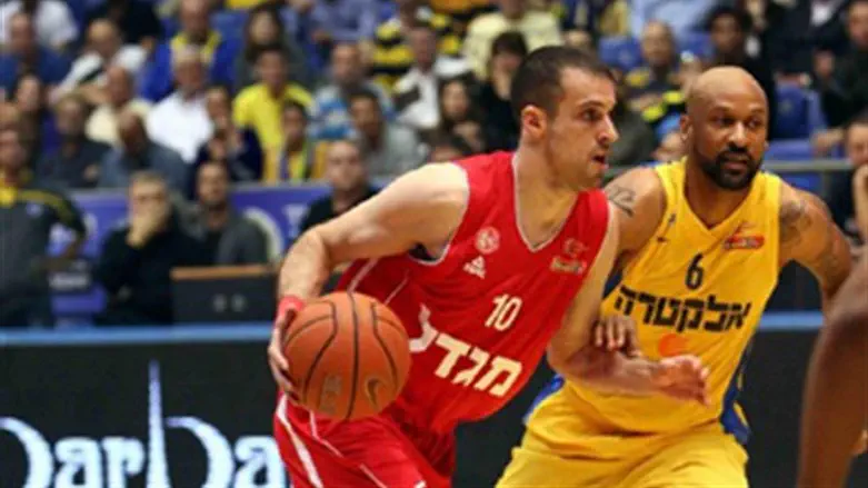 סמית עם משחק ענק, הלפרין נעלם