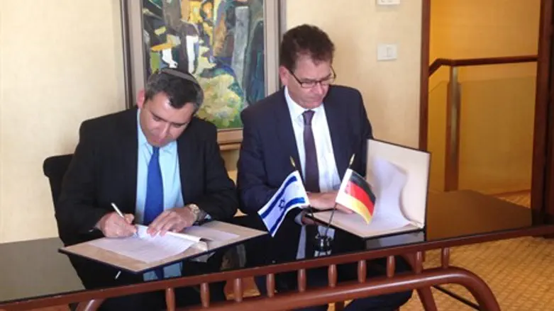 אלקין עם השר הגרמני