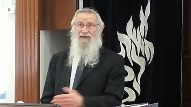 הרב זלמן מלמד בישיבה במעלה אפרים