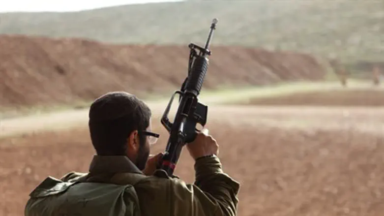 IDF soldier in Jordan Valley (file)