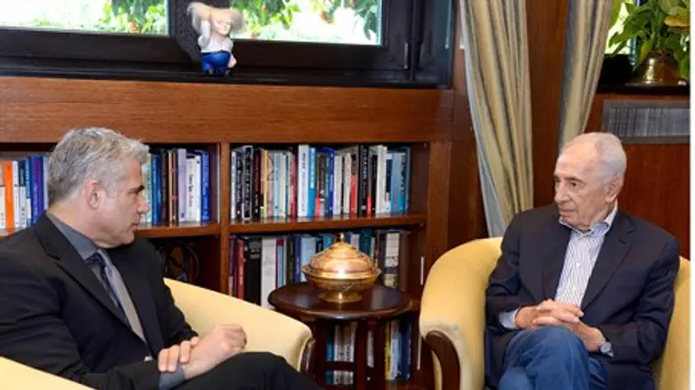Peres and Lapid meet Monday morning