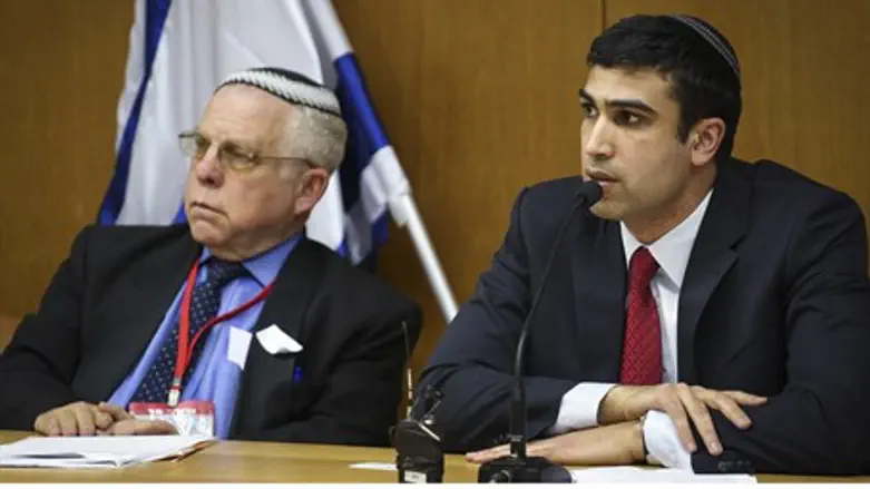 Chetboun (right)