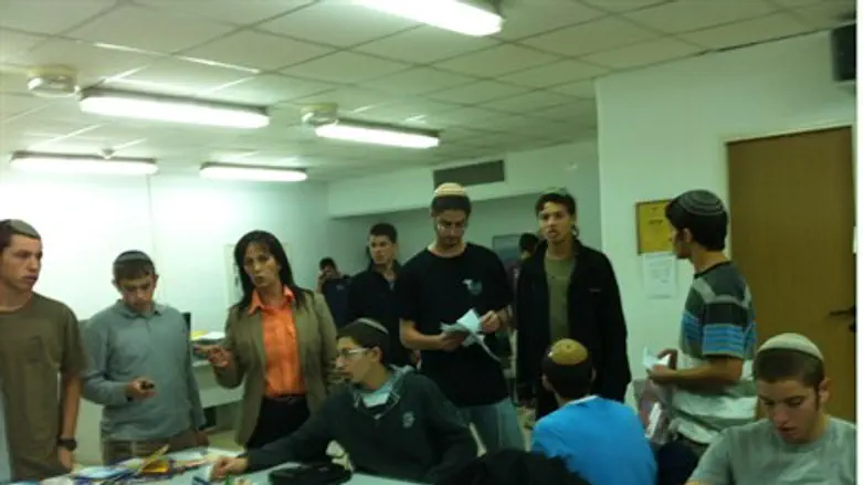 Yeshiva students visit a senior citizens' cen