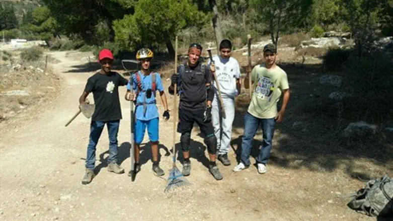 סוללים את השביל