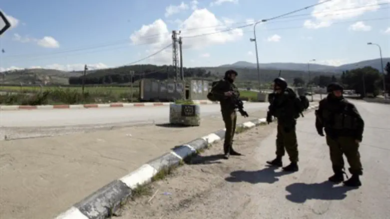 חיילים במחסום