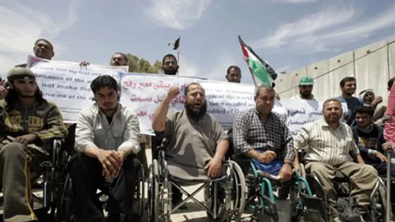 Gazan sick protest at Rafah crossing (file)