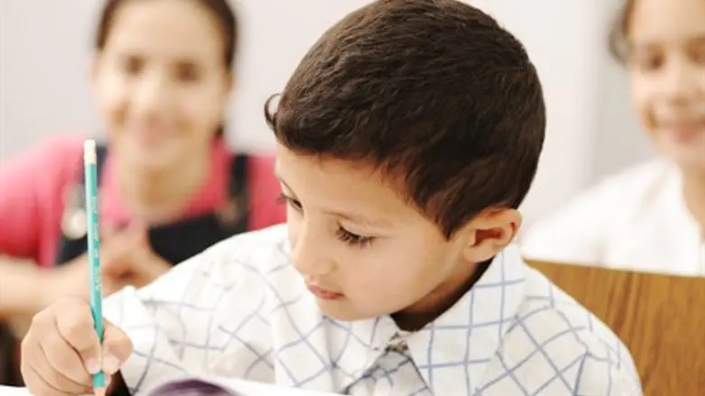 ילד בכיתה