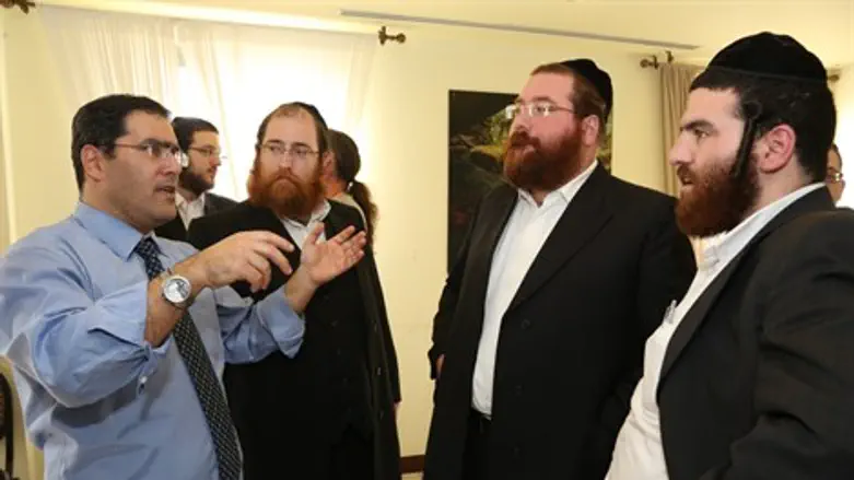 מסע הסברה. ג'רבי עם רכזי שירות אזרחי
