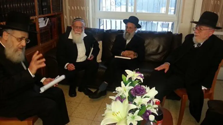 הרבנים בביתו של הרב יצחק יוסף