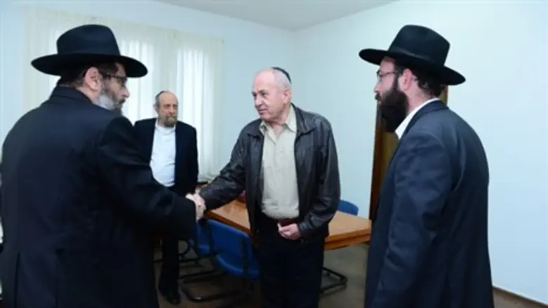 צבי אורן בכפר חב"ד