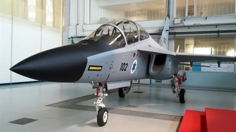 שובו של הלביא. M-346