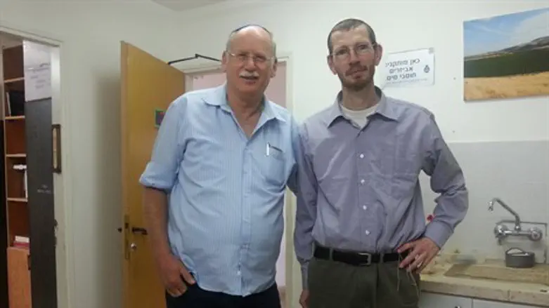 עמיחי מי מרום וצביקי בר חי