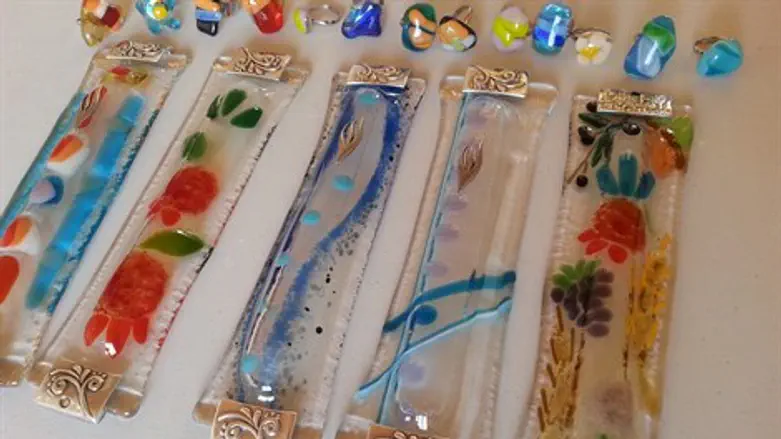 אומנות בזכוכית בקידה