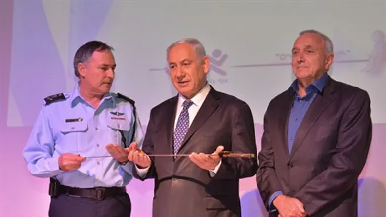 המפכ"ל נעניק לרהמ את חרבו של ז'בוטינסקי