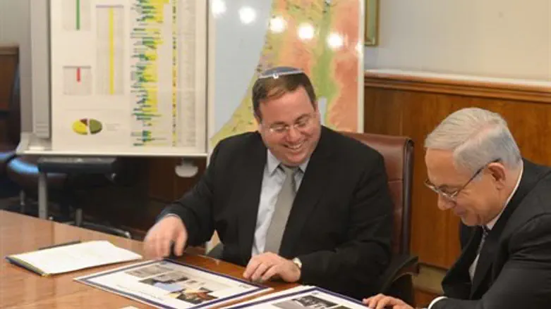 נתניהו מקבל את הדו''ח