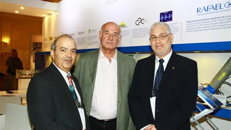 קוריאט ופרופ' סיון עם שר המדע בכנס