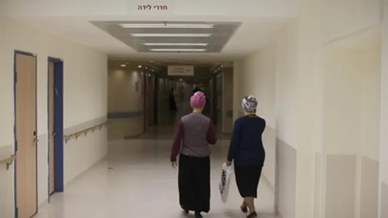 В больнице "Шаарей Цедек". Иллюстрация