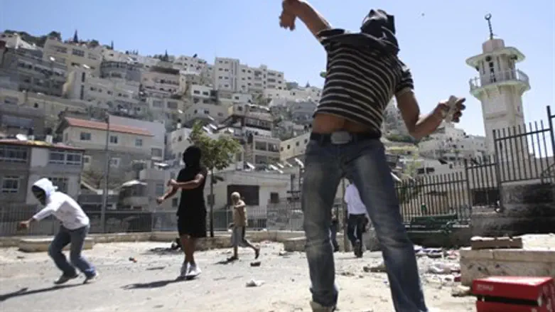 צעירים ערבים מתפרעים בסילוואן. ארכיון