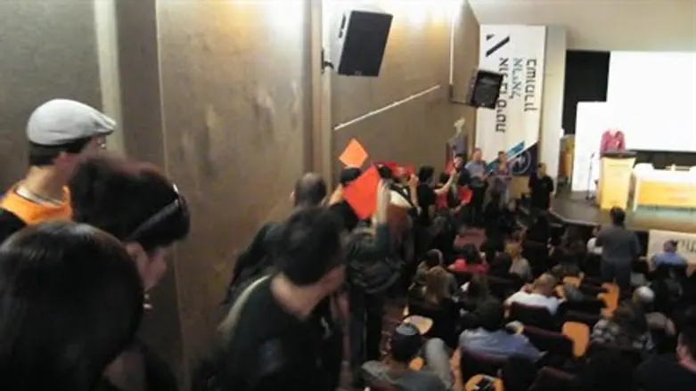 הסטודנטים באוניברסיטת אריאל מוחים