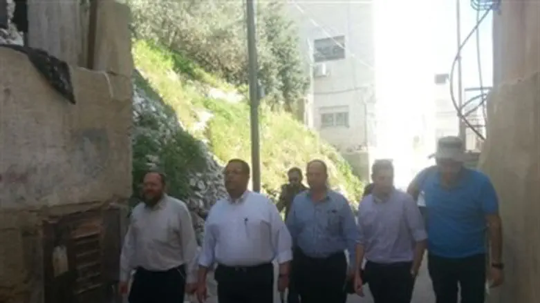 Moshe Lion touring eastern Jerusalem