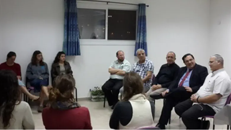 השר פירון באולפנת עפרה