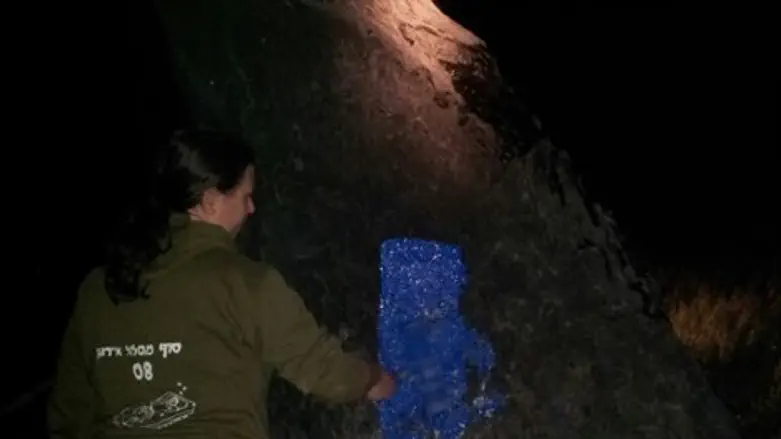 משקמים את האנדרטה