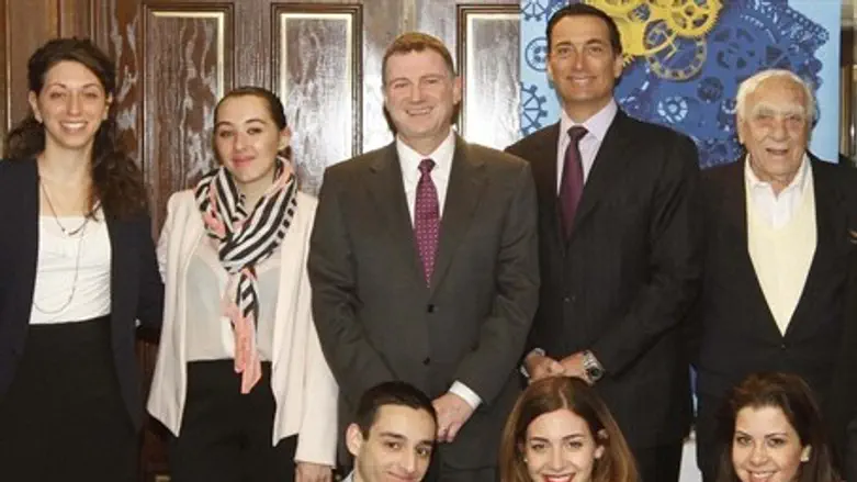 Edelstein with Limmud participants