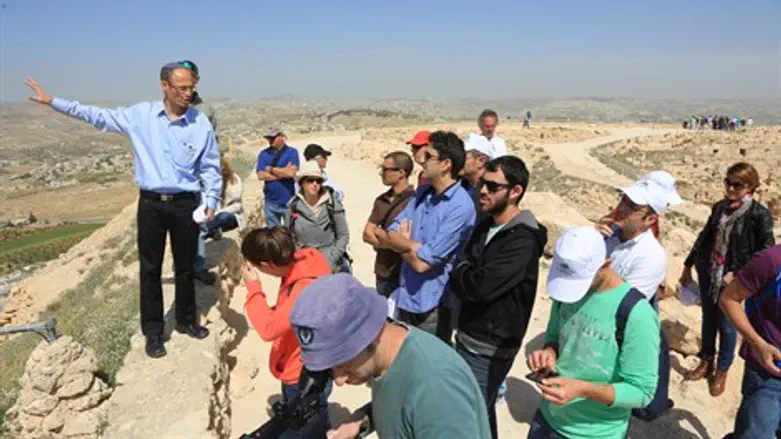 העיתונאים בסיור המודרך