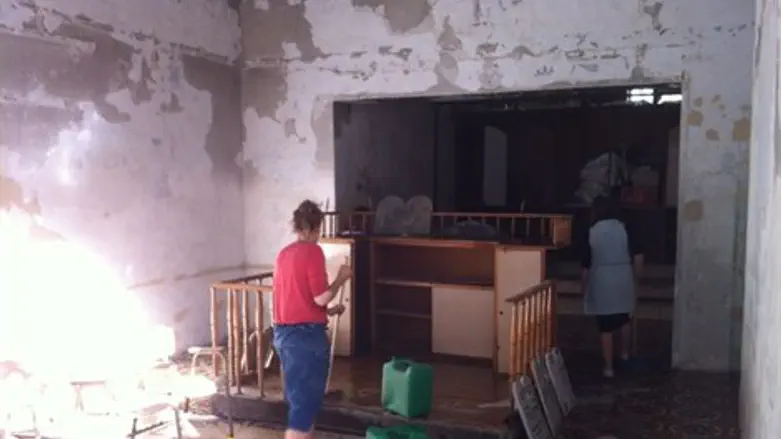 משקמים את בית הכנסת